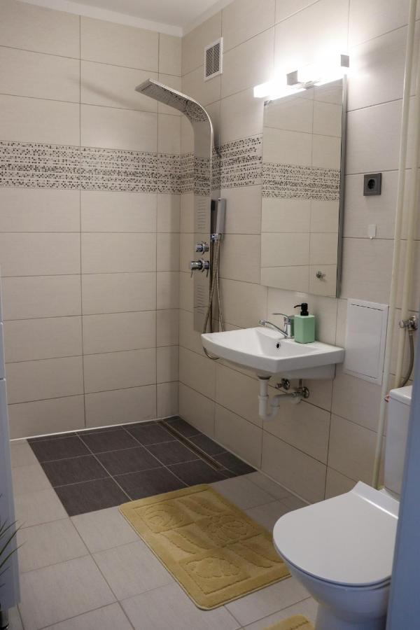 Krisztina Apartman Apartment ชาลโกตาร์ยัน ภายนอก รูปภาพ