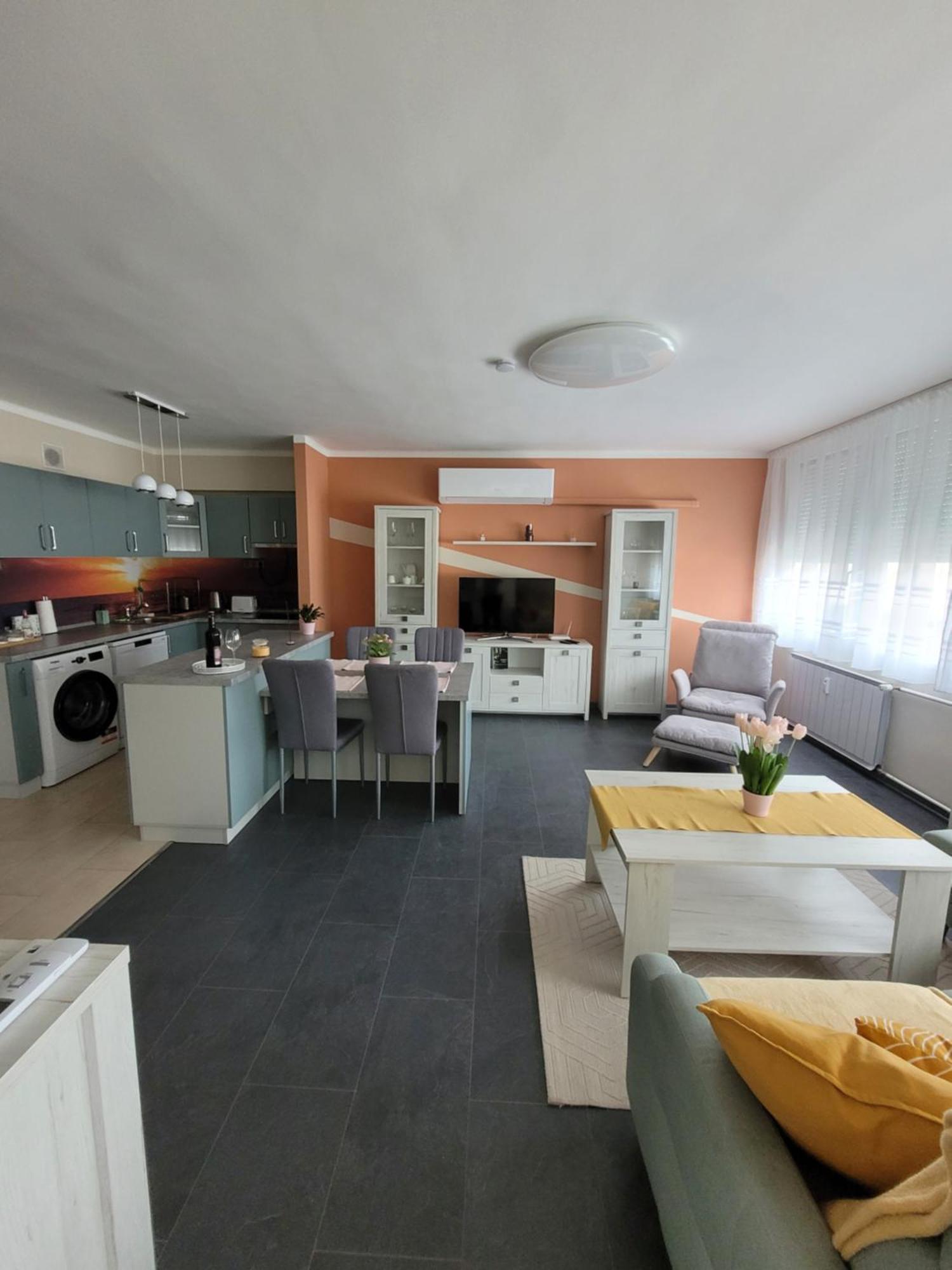 Krisztina Apartman Apartment ชาลโกตาร์ยัน ภายนอก รูปภาพ