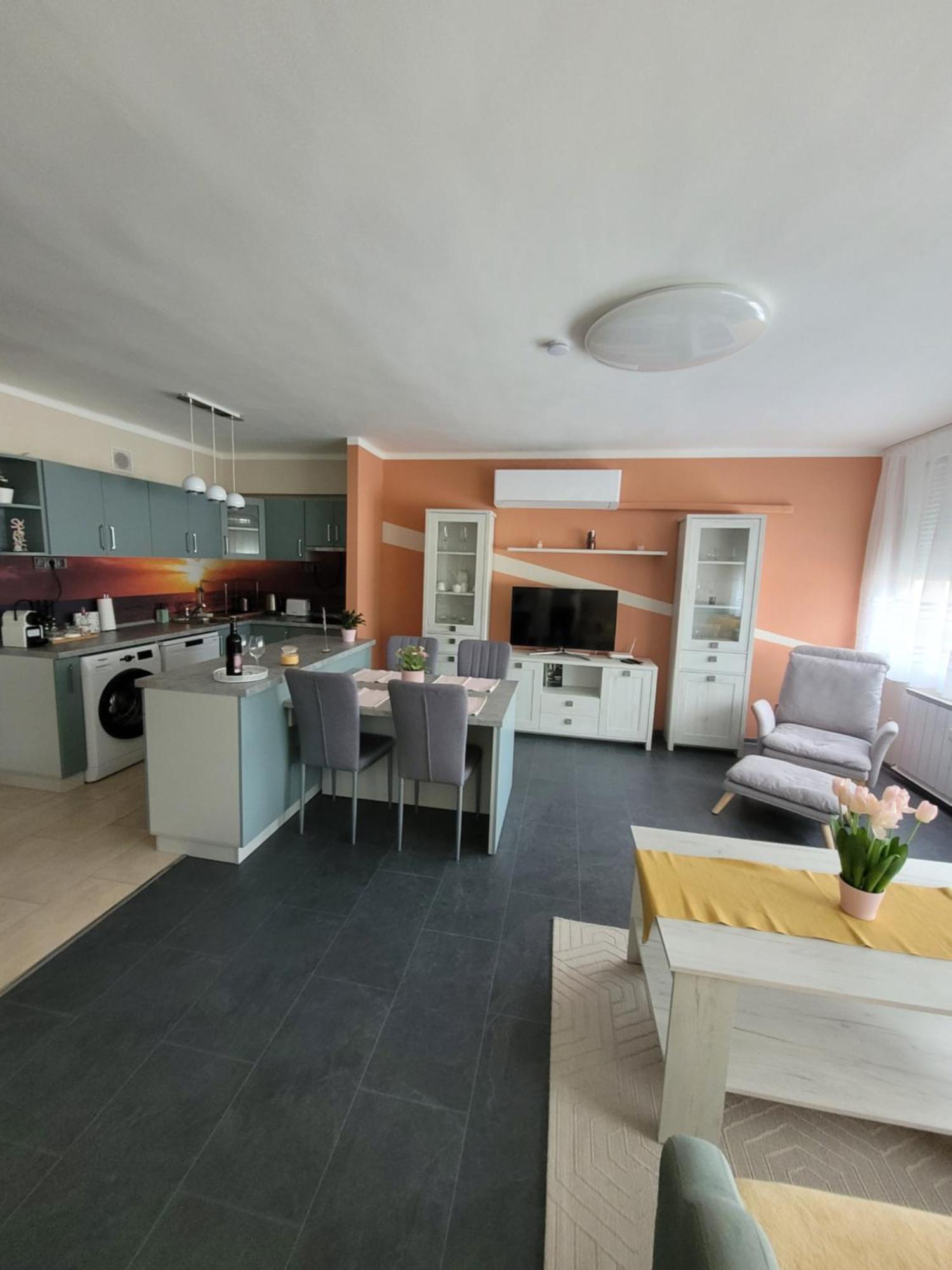 Krisztina Apartman Apartment ชาลโกตาร์ยัน ภายนอก รูปภาพ