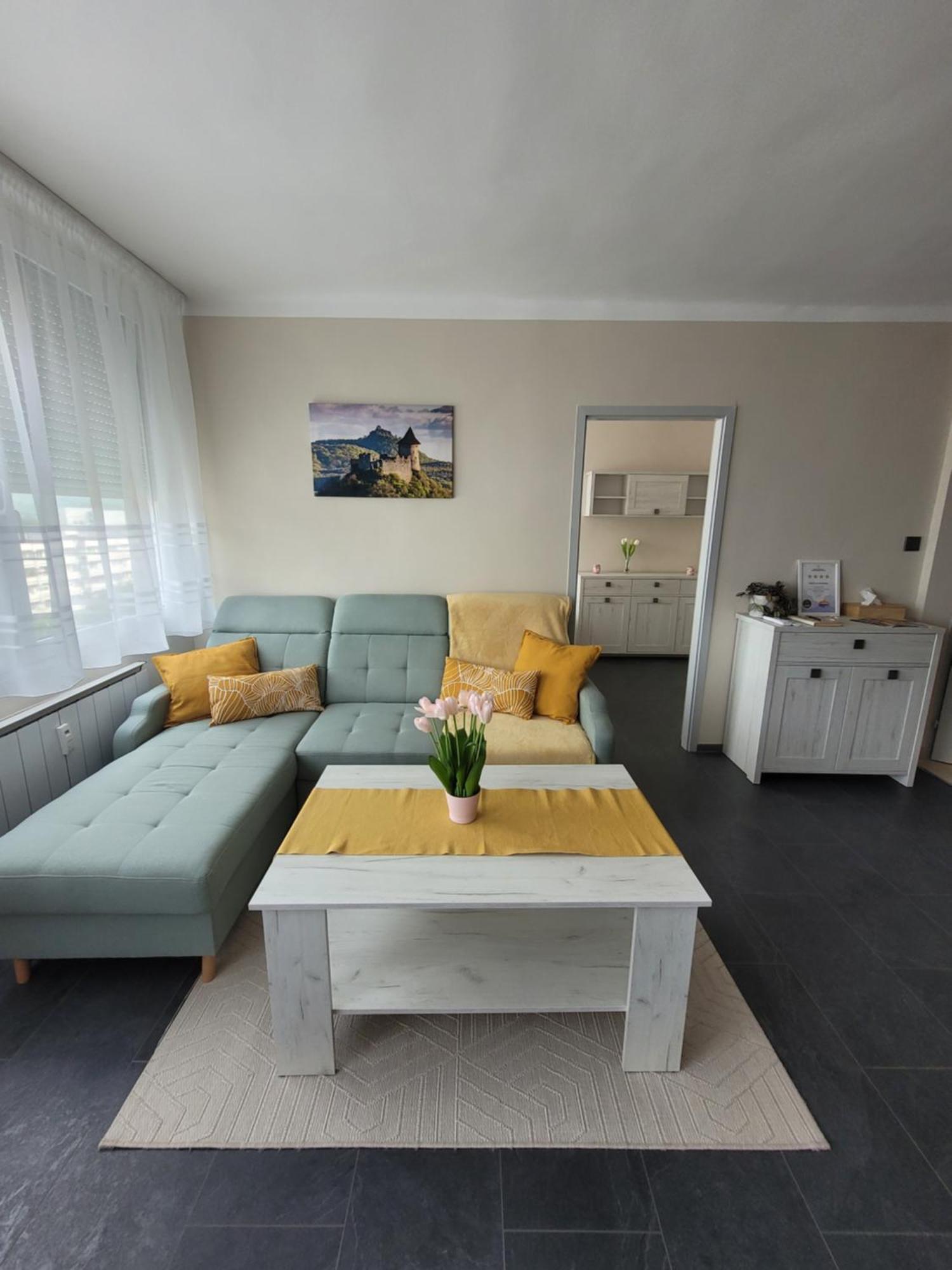 Krisztina Apartman Apartment ชาลโกตาร์ยัน ภายนอก รูปภาพ